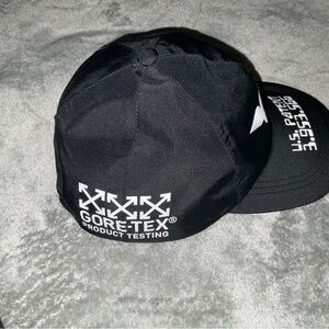 Off white gortex hat. ( one size)